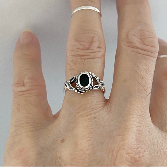 Sterling Silver Black Onyx Ring - Picture 4 of 12
